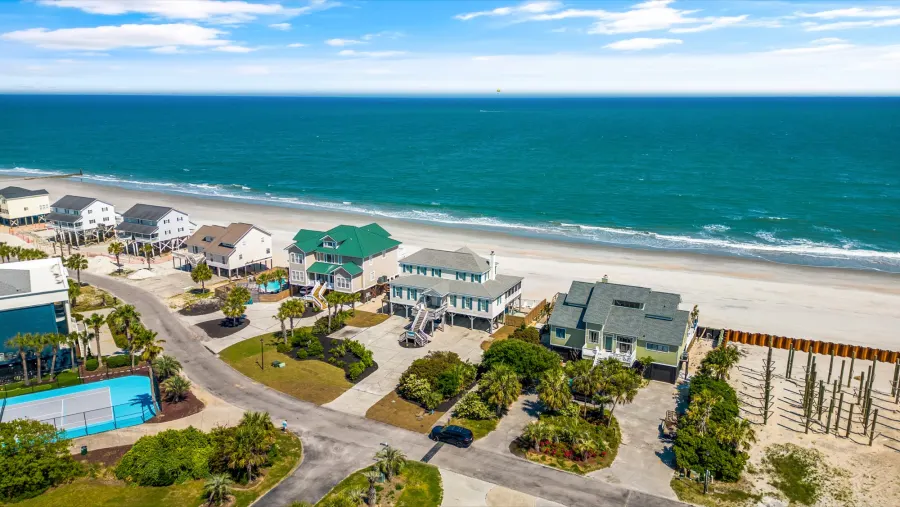 Drone beachfront · drone
