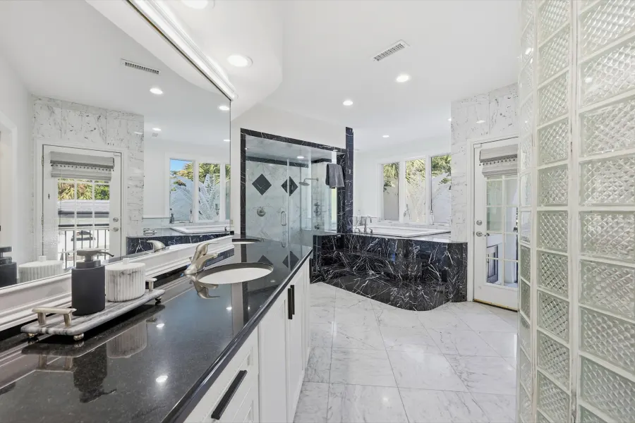Modern bath · interior