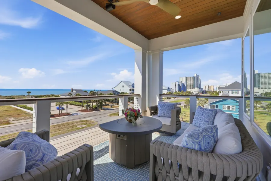 Rooftop lounge · outdoor